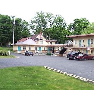 Economy Inn Cadillac Exterior photo