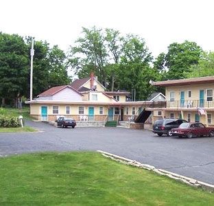 Economy Inn Cadillac Exterior photo